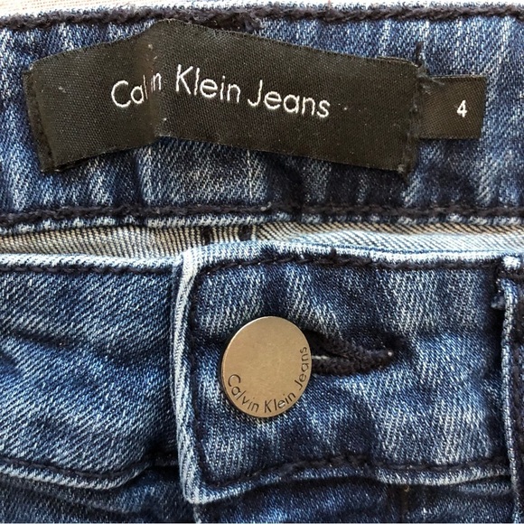 Calvin Klein Jeans Talla. Mid rise Skinny leg denim. Soft & stretchy Size 4 - Picture 7 of 11